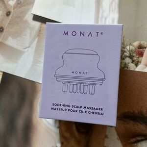 Monat soothing scalp massager